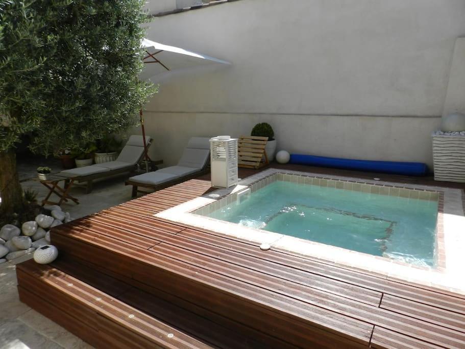 Le Maset Des Aires Avec Vue Sur Le Luberon Et Son Jacuzzi Exterieur Disponible De Juin A Mi-Septembre Maubec  エクステリア 写真