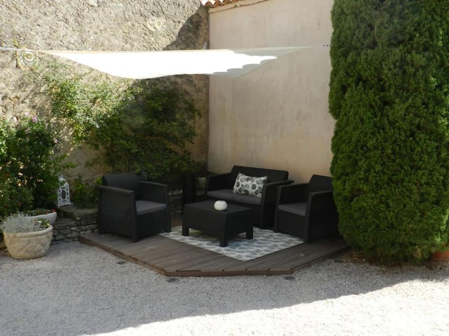 Le Maset Des Aires Avec Vue Sur Le Luberon Et Son Jacuzzi Exterieur Disponible De Juin A Mi-Septembre Maubec  エクステリア 写真